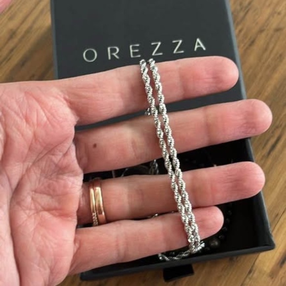Orezza Jewelry Set - Picture 3 of 4